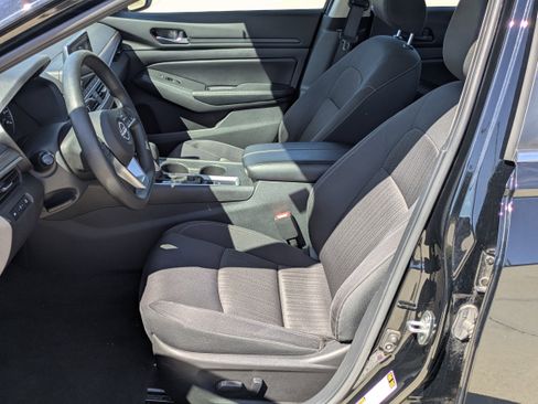 Used 2025 Nissan Altima 2.5 SV AWD/4WD image 7