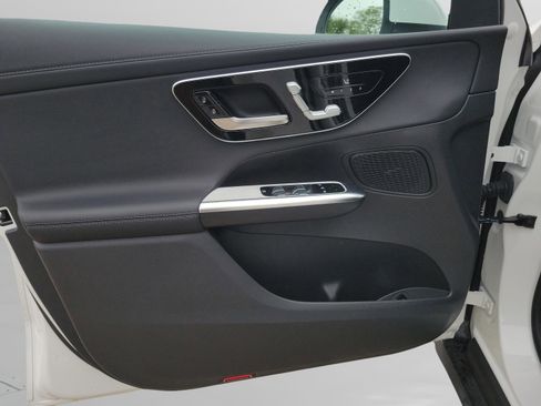 Used 2025 Mercedes-Benz GLC 300 image 19