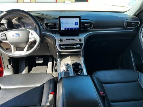 Used 2019 Ford Explorer XLT w/ Equipment Group 202A FWD image 13