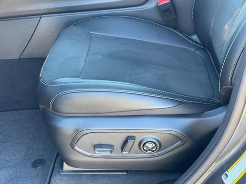 New 2025 Jeep Grand Cherokee Altitude w/ MOPAR Finishing Package image 18