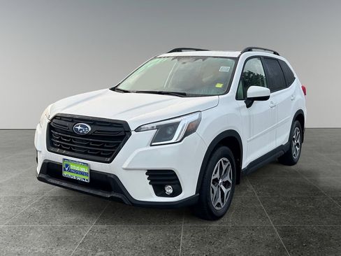 Used 2024 Subaru Forester Premium image 3