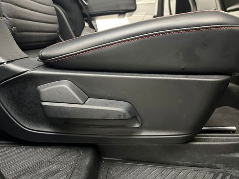 Used 2025 Ford Explorer ST-Line w/ ST-Line Street Pack image 19