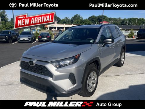 Used 2021 Toyota RAV4 LE AWD/4WD image 1