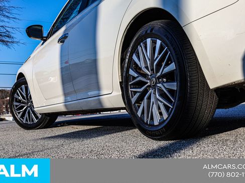 Used 2025 Nissan Altima 2.5 SV image 16