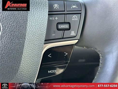 Used 2025 Toyota Camry XLE image 35