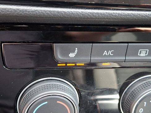 Used 2023 Volkswagen Taos SE w/ Panoramic Sunroof Package image 23