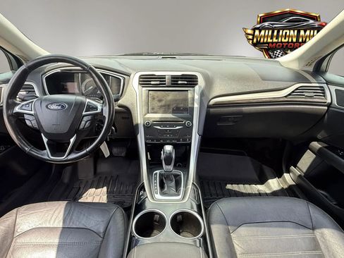 Used 2013 Ford Fusion SE FWD image 3
