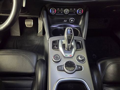 Used 2023 Alfa Romeo Stelvio Veloce AWD/4WD image 13