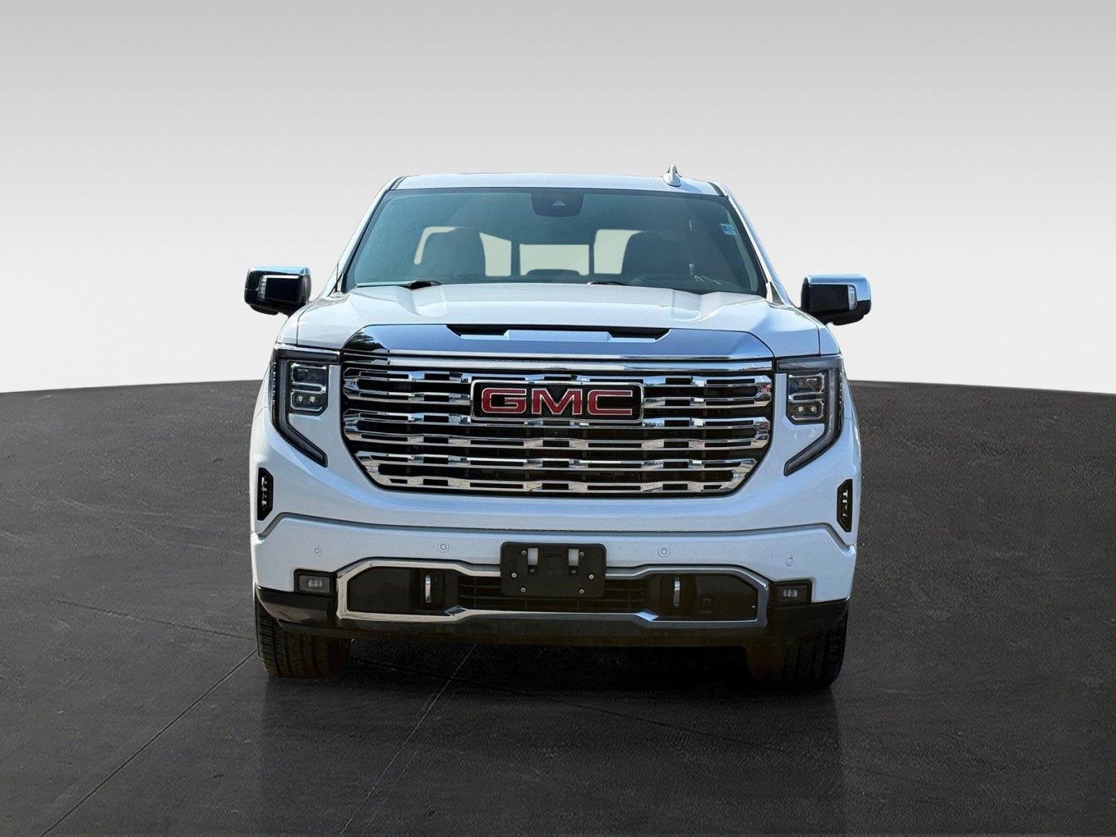 Used 2024 GMC Sierra 1500 Denali w/ Technology Package AWD/4WD image 2