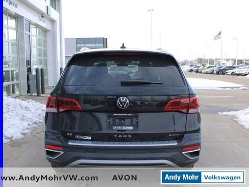 Used 2024 Volkswagen Taos SE image 7