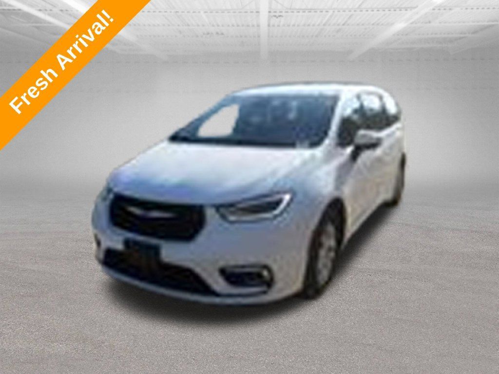 Used 2023 Chrysler Pacifica Touring-L FWD image 1
