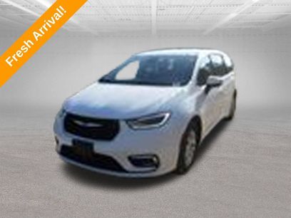 Used 2023 Chrysler Pacifica Touring-L