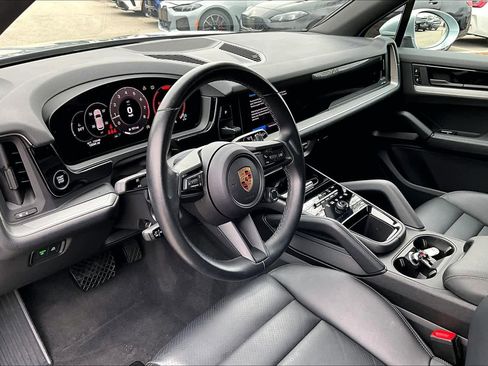 Used 2024 Porsche Cayenne image 34