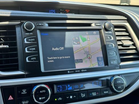 Used 2019 Toyota Highlander XLE AWD/4WD image 21