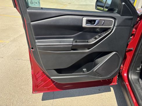 Used 2020 Ford Explorer XLT w/ Equipment Group 202A image 13