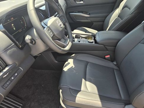 New 2026 Nissan Pathfinder SL w/ SL Premium Package AWD/4WD image 11