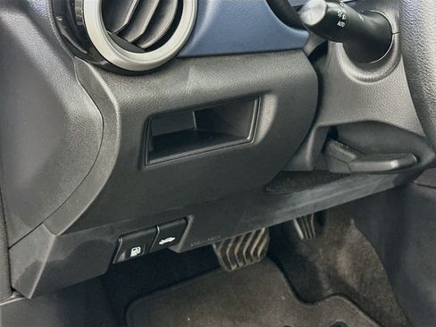 Used 2025 Nissan Versa SV FWD image 17