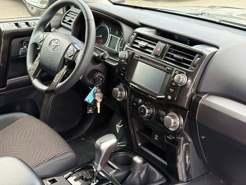 Used 2017 Toyota 4Runner TRD Off-Road AWD/4WD image 9
