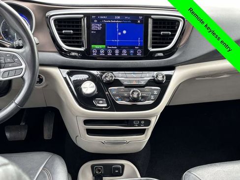 Used 2018 Chrysler Pacifica Touring-L image 31