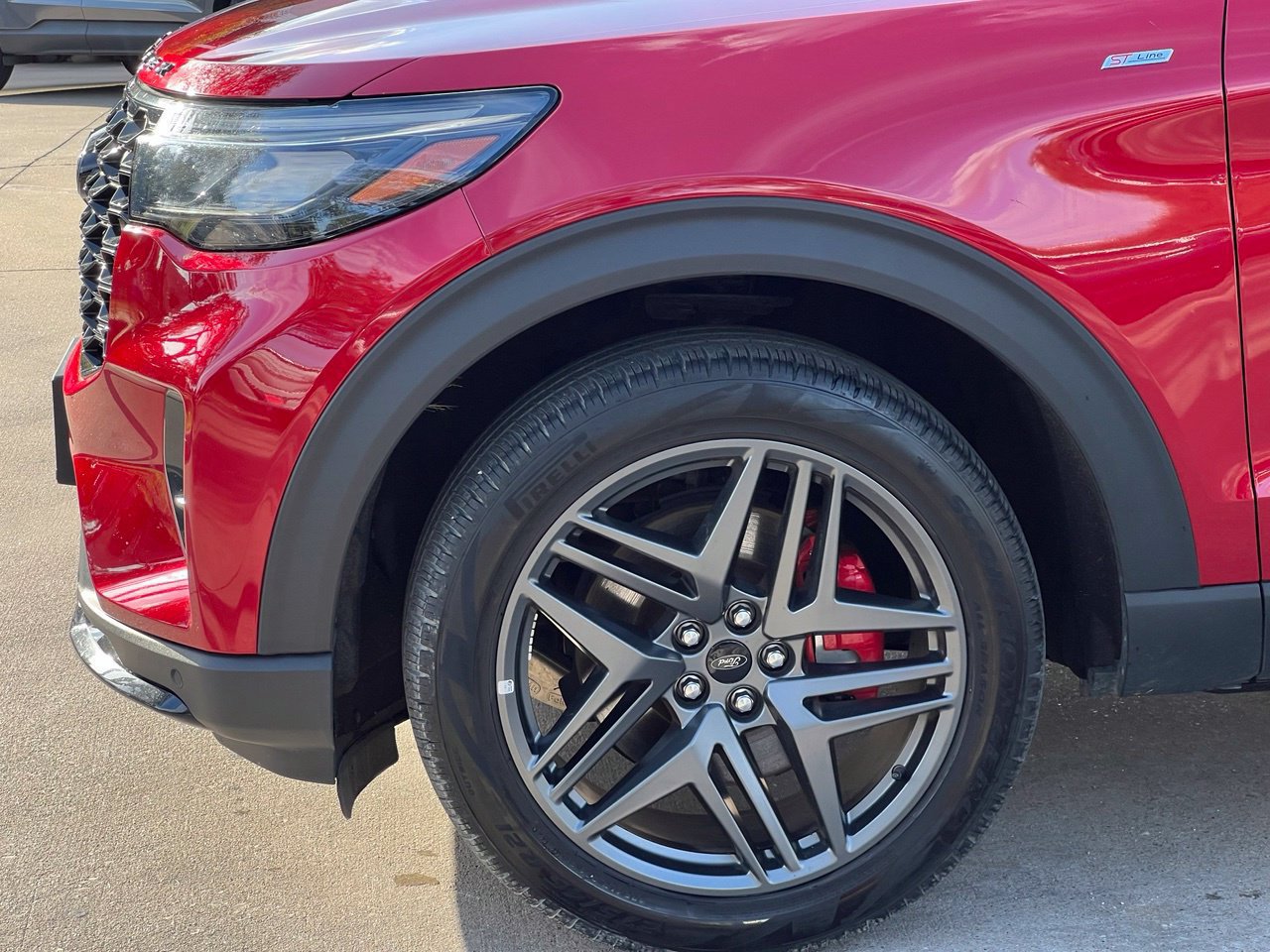 Used 2025 Ford Explorer ST-Line w/ ST-Line Street Pack AWD/4WD image 27