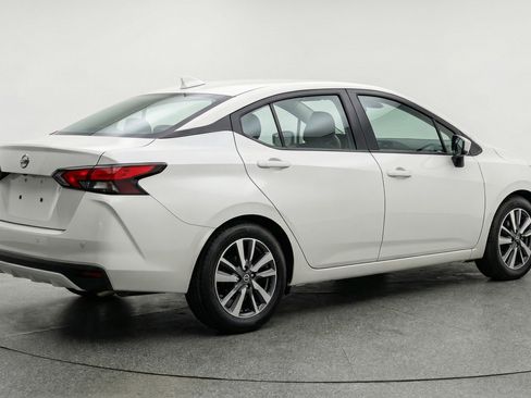 Used 2025 Nissan Versa SV image 9