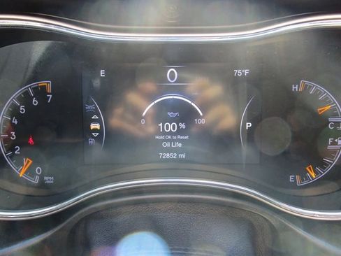 Used 2019 Jeep Grand Cherokee Altitude AWD/4WD image 14