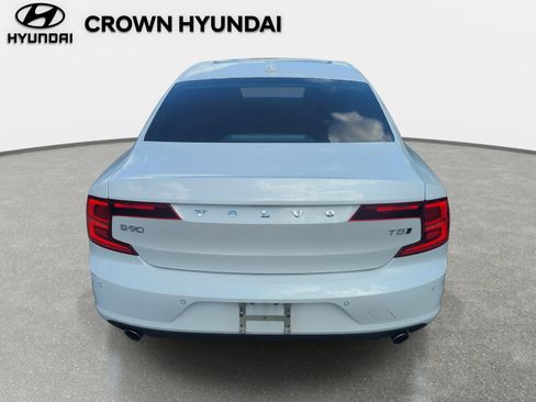 Used 2018 Volvo S90 T5 Momentum w/ Convenience Package image 5