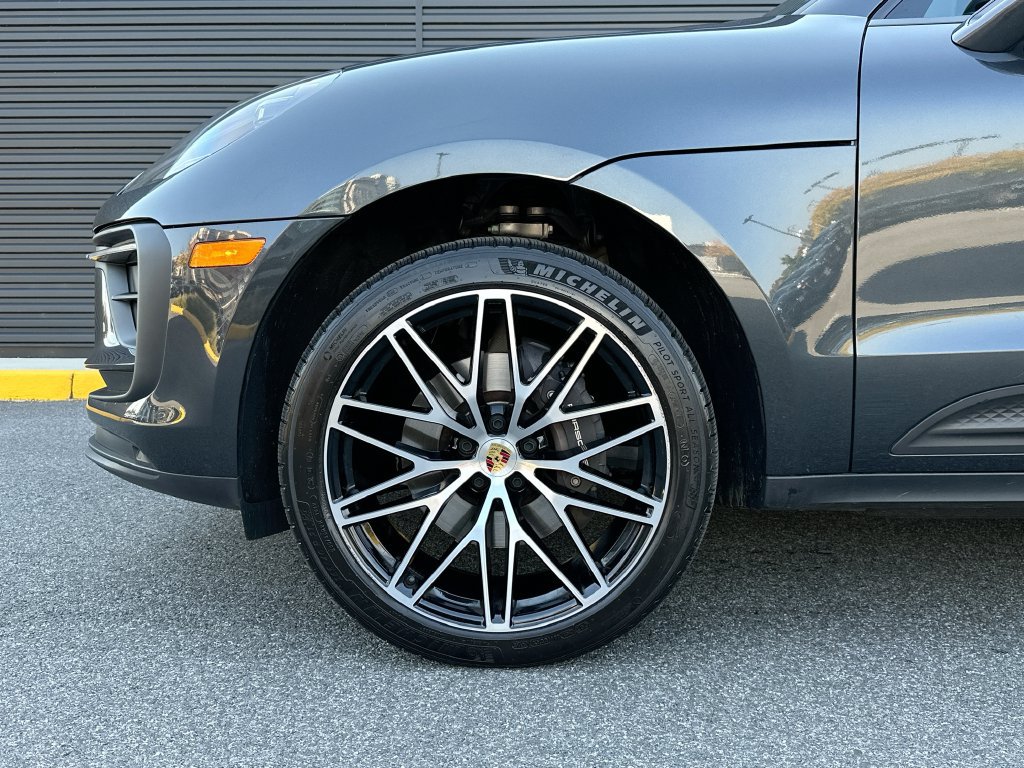 Certified 2026 Porsche Macan AWD/4WD image 33