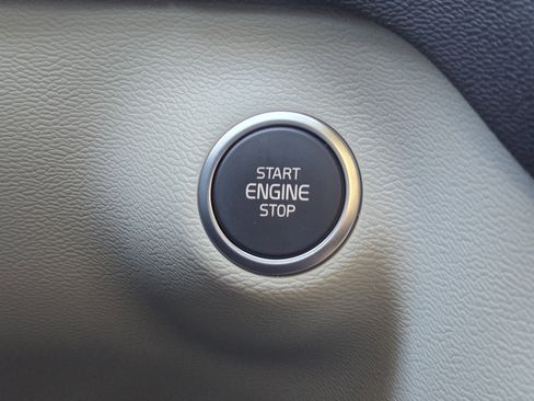 New 2025 Volvo XC40 B5 Ultra w/ Protection Package image 31