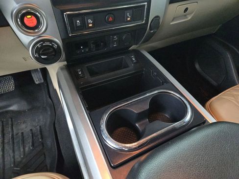 Used 2016 Nissan Titan SV image 15