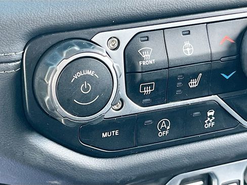 Used 2025 Jeep Wrangler Unlimited Rubicon image 20