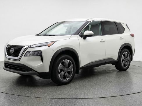 Used 2025 Nissan Rogue SV image 3