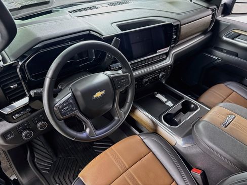 Used 2025 Chevrolet Silverado 3500 High Country w/ High Country Premium Package AWD/4WD image 15