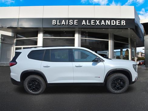 New 2026 GMC Acadia AT4 w/ Luxury Package AWD/4WD image 2