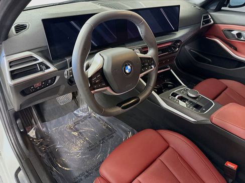 Used 2025 BMW 330i Sedan w/ M Sport Package image 23