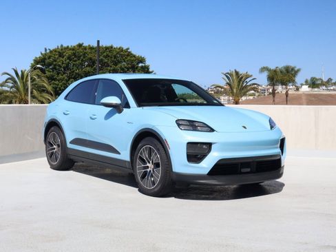 New 2026 Porsche Macan Electric RWD image 7