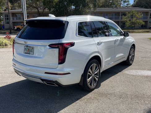 Used 2021 Cadillac XT6 Premium Luxury image 4