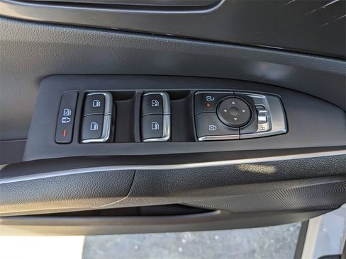 Certified 2025 Kia Sorento LX image 19