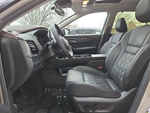 Certified 2023 Nissan Rogue Platinum w/ Platinum Premium Package image 13