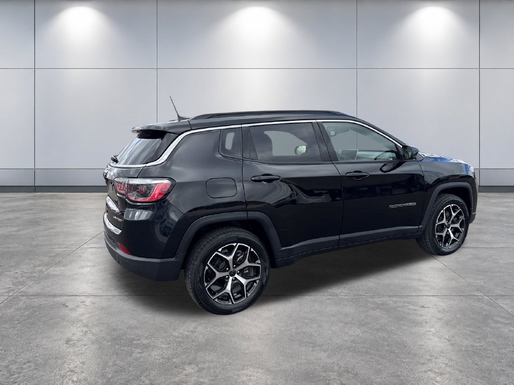 Used 2025 Jeep Compass Limited AWD/4WD image 5