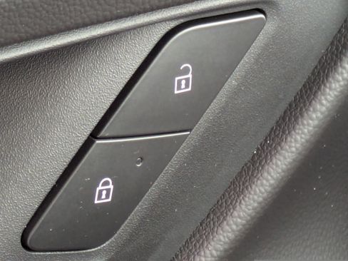 New 2026 Chevrolet Equinox LT w/ Convenience Package II image 24