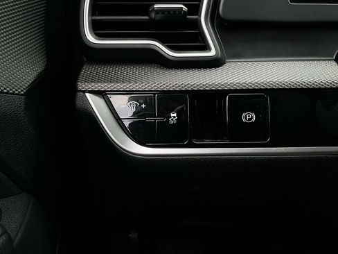 Used 2025 Kia Sportage LX image 20