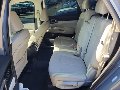 Certified 2025 Kia Sorento S w/ Panoramic Sunroof Package FWD image 15