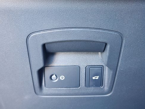 Certified 2026 Land Rover Range Rover Velar Dynamic SE image 22