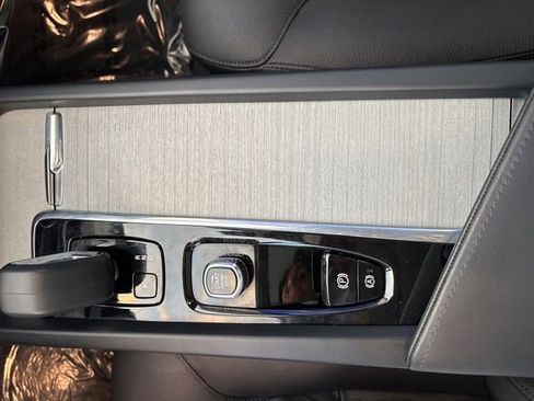 Used 2025 Volvo XC60 B5 Plus AWD/4WD image 28