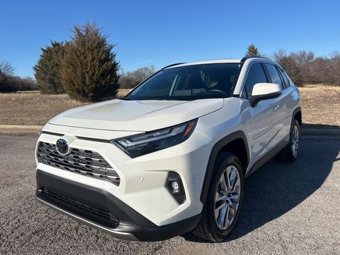 Used 2022 Toyota RAV4 Limited image 1