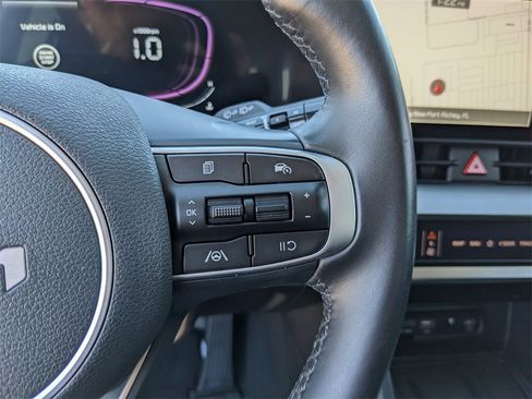 Certified 2025 Kia Sportage EX image 30