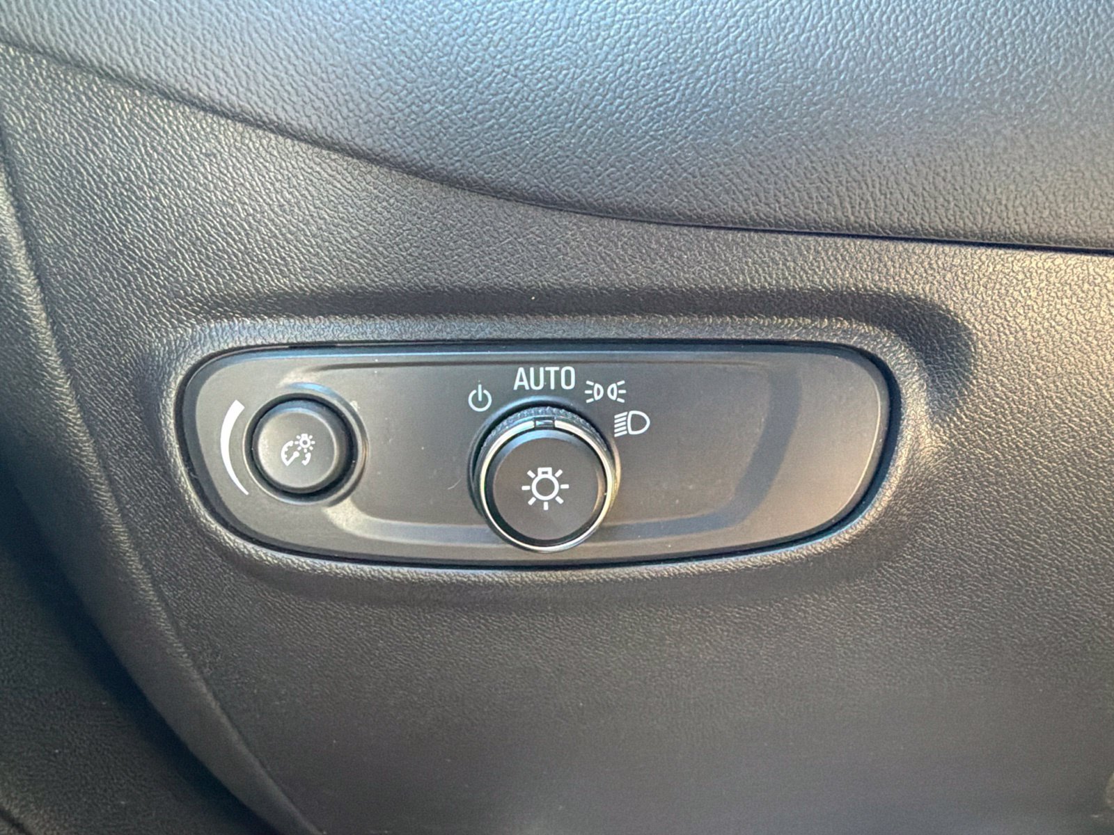 Used 2024 Chevrolet Equinox LT FWD image 18