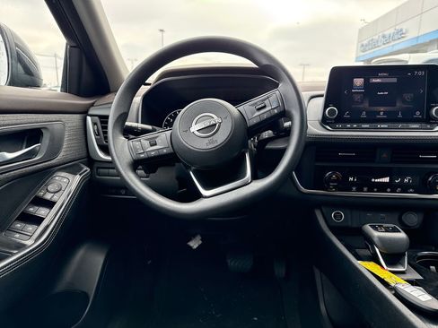 Used 2023 Nissan Rogue SV image 17