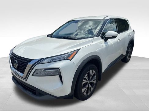 Used 2021 Nissan Rogue SV image 2